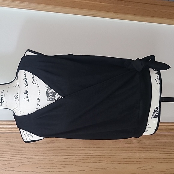 Universal Thread Tops - NWOT Universal Thread v-neck wrap bow knot tank top